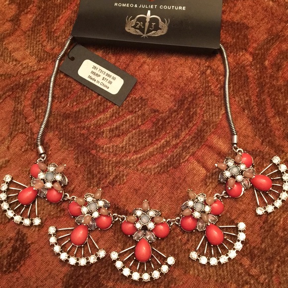 Romeo & Juliet Couture Jewelry - NWT Romeo and Juliet Couture Statement Necklace